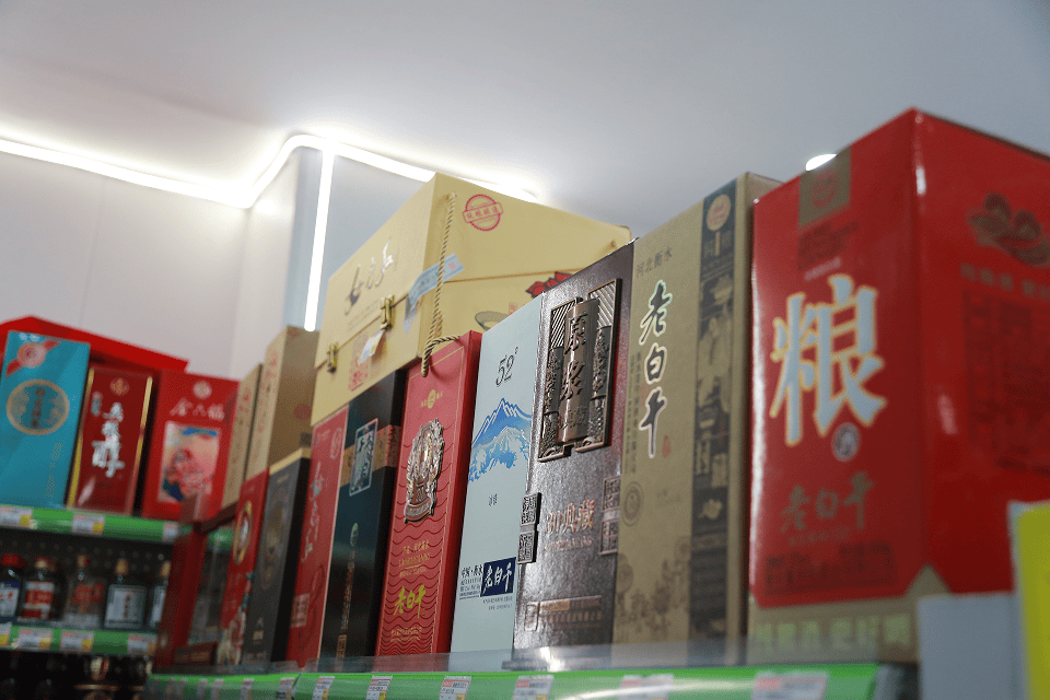 两男子到大连一家便利店推销<strong></p>
<p>理财产品的利率</strong>，收取大额货款后失联！同样套路在多家店接连上演……