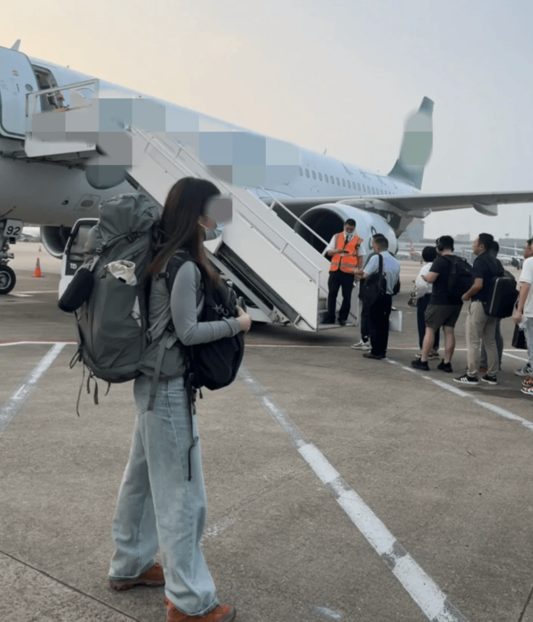 “坐飞机发现旁边放着冷链海鲜”<strong></p>
<p>权益理财</strong>,航空公司兼职送货给出差人整破防了