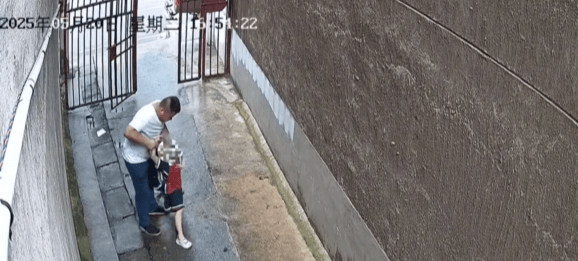 女童放学被陌生男子拖进小巷<strong></p>
<p>拆分盘理财</strong>，湖南警方通报：刘某某（男，38岁）被拘留，将追究刑事责任