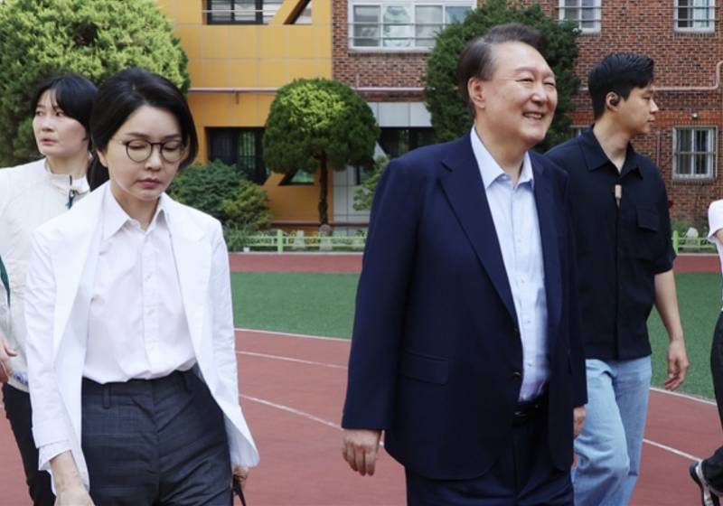 尹锡悦夫妇现身韩国大选投票现场<strong></p>
<p>拆分盘理财</strong>！对丑闻相关提问保持沉默