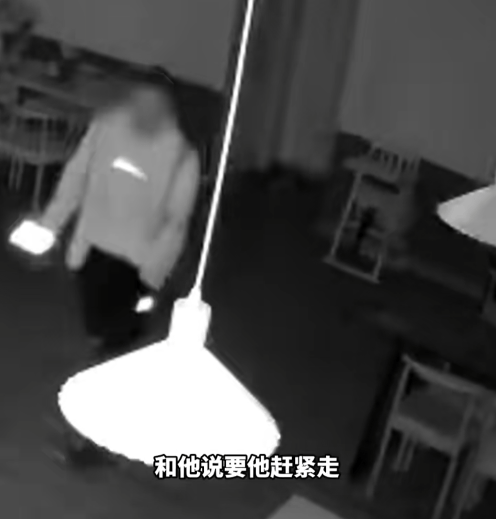 第一次见面就表白！被拒绝后男子凌晨3点狂敲女生房门<strong></p>
<p>长期理财产品</strong>，随后拿出工具撬锁……