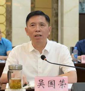 中央巡视组进驻期间<strong></p>
<p>安全</strong>，吴国荣主动向组织交代问题