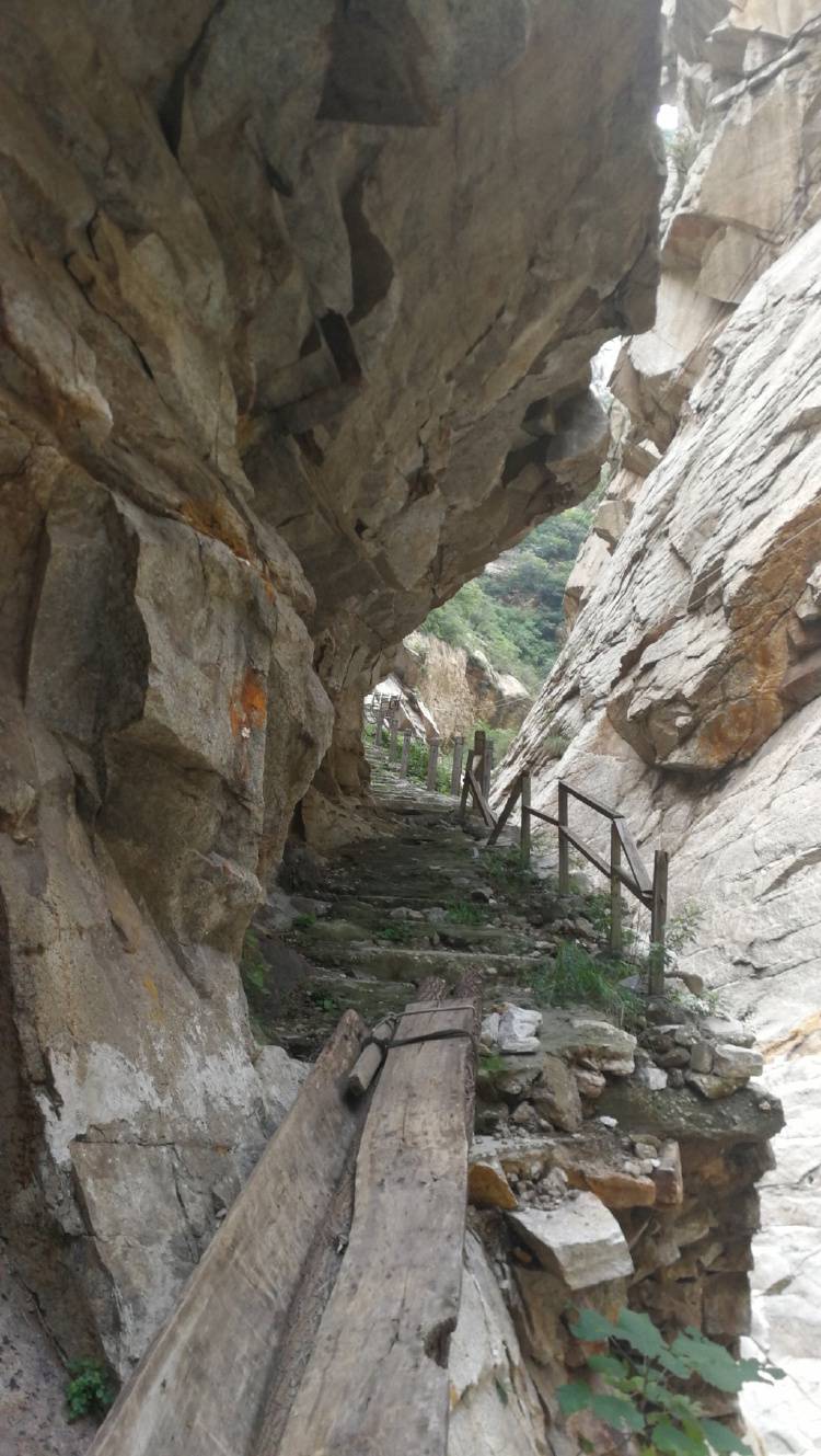 陕西一农民开山修路时售卖炸落的石头被判刑9个月<strong></p>
<p>网上理财平台</strong>，获释后申请再审