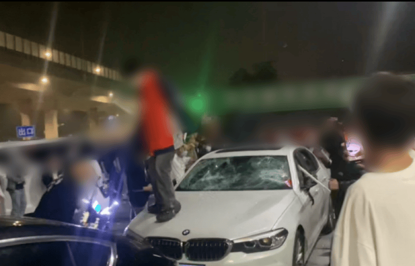 加油站内砸车打人<strong></p>
<p>银行理财利息多少</strong>，23名嫌疑人被临沂警方抓获