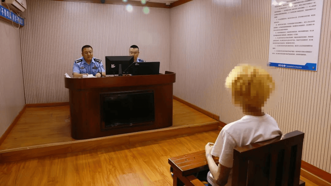 加油站内砸车打人<strong></p>
<p>银行理财利息多少</strong>，23名嫌疑人被临沂警方抓获