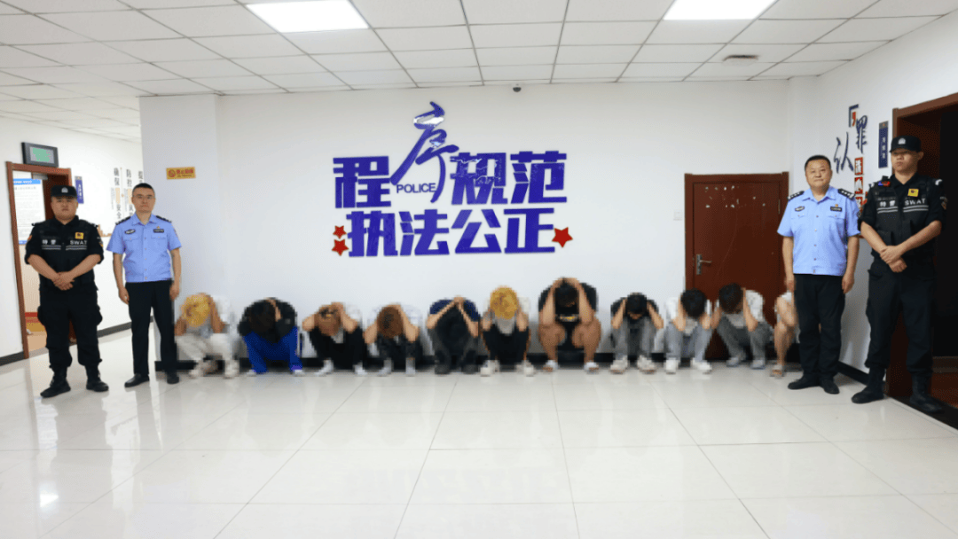 加油站内砸车打人<strong></p>
<p>银行理财利息多少</strong>，23名嫌疑人被临沂警方抓获
