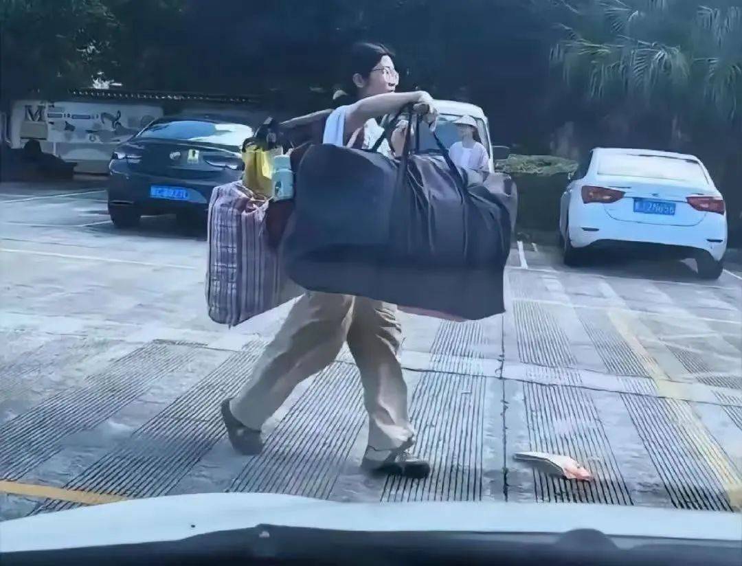 扁担女孩高考成绩出炉<strong></p>
<p>理财体验金</strong>，班主任：班级高考成绩好于预期