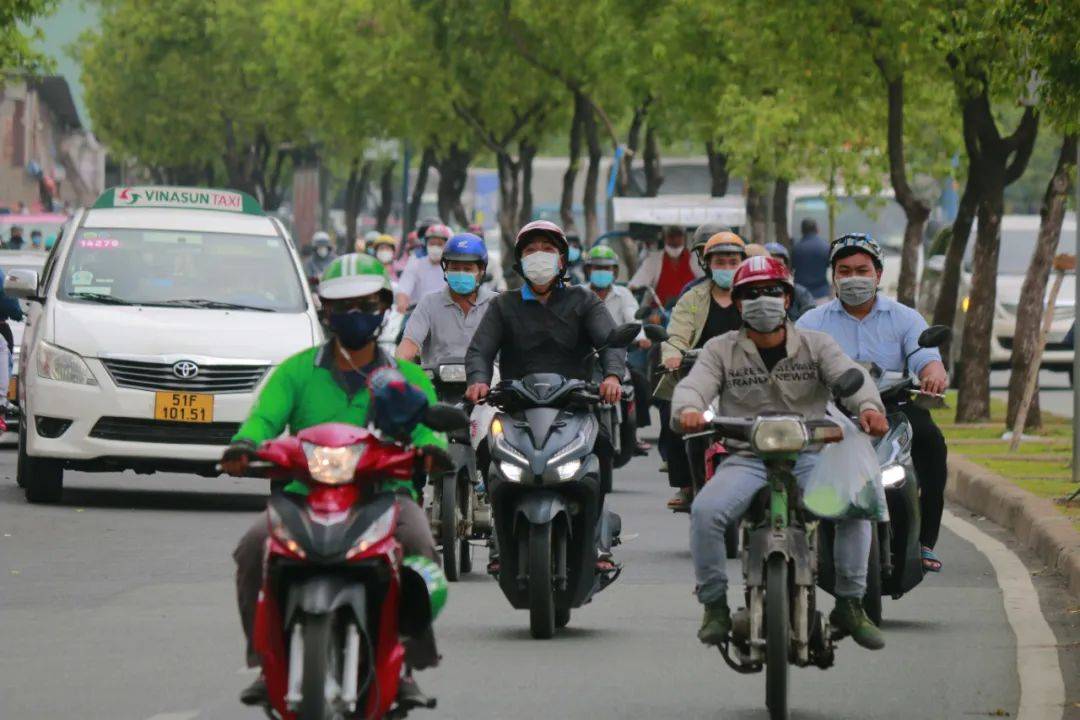 再有钱的北京白领<strong></p>
<p>理财体验金</strong>，也得穿“电驴套装”