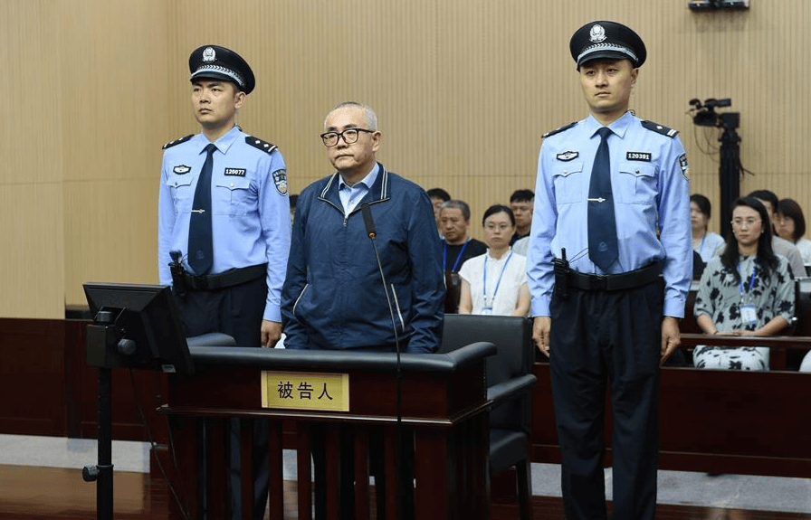当过省纪委副书记<strong></p>
<p>理财金</strong>，张平在案件处理、职务晋升等事项上谋取利益，收受巨额财物