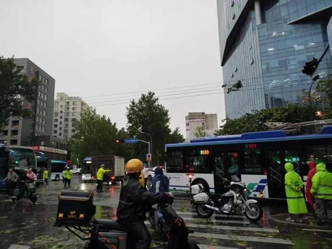山东下<strong></p>
<p>理财盒子</strong>了424个大明湖：多地出现暴雨