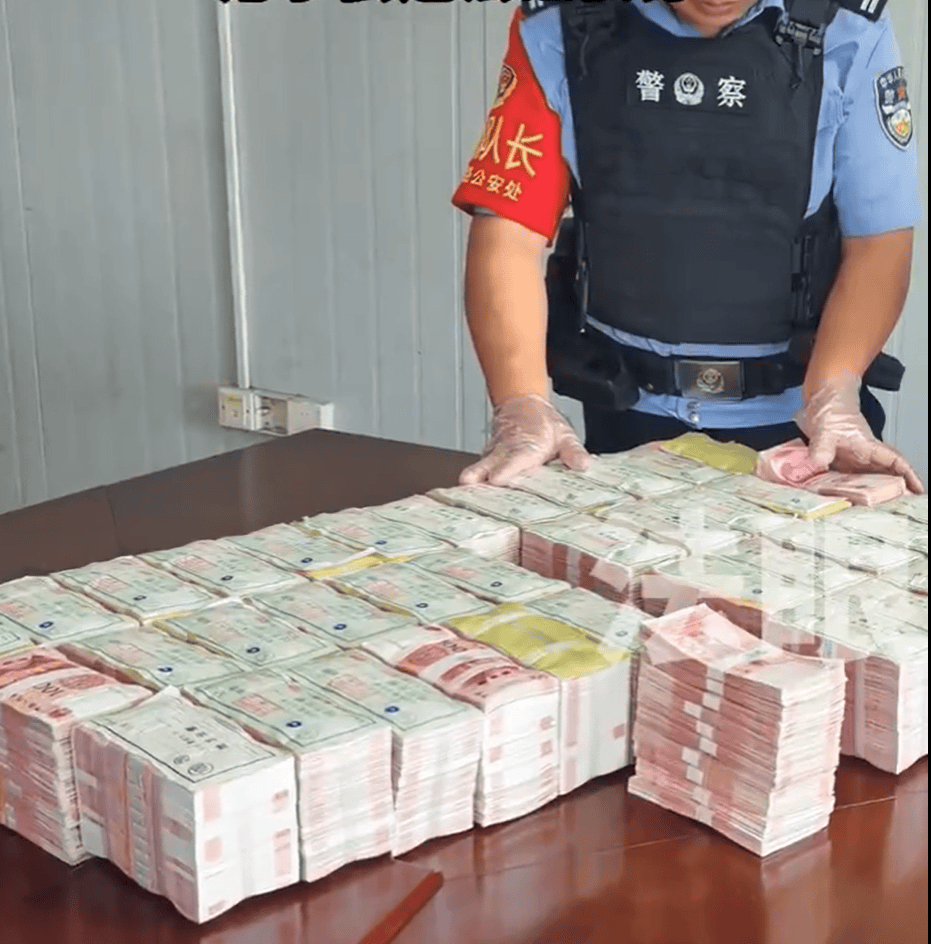 2名男子拖着大型行李箱过安检<strong></p>
<p>理财资格</strong>，被发现装有400万元现金，结局令人舒适