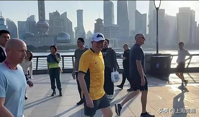 澳大利亚总理抵沪再次漫步外滩<strong></p>
<p>理财资格</strong>，旁边还有上海球迷“老熟人”，你偶遇了吗？