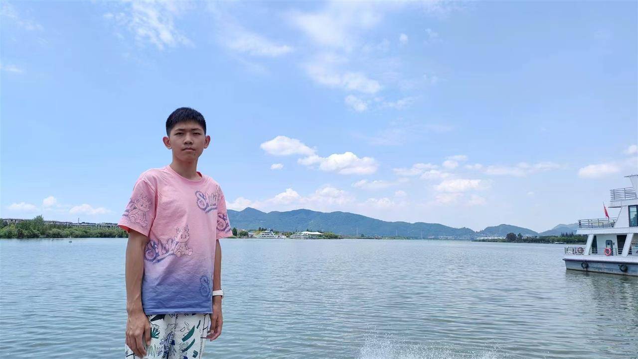 安徽一名18岁高中生坐飞机到西双版纳后失联<strong></p>
<p>理财与存款</strong>，景洪公安：目前没有进一步的消息