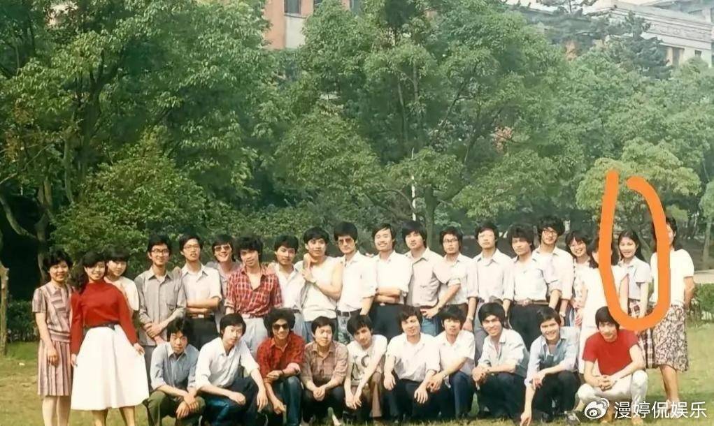 杜建英大学旧照曝光<strong></p>
<p>理财与存款</strong>，难怪能上位！两儿子名字暗藏深意，手握股权