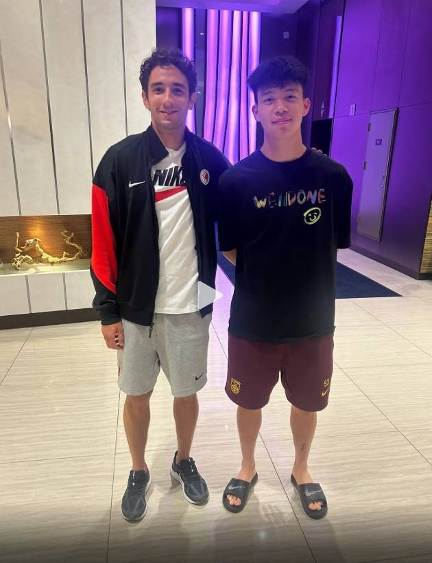 挥手打到王钰栋！宾纪文：赛后第一时间向他道歉<strong></p>
<p>理财保险怎么买</strong>，开心能和他对位