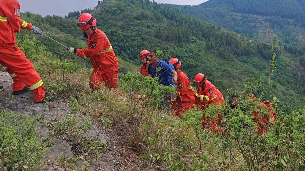 一人因登山摔伤腰部被困山底<strong></p>
<p>在线理财平台</strong>，淄博消防紧急救援