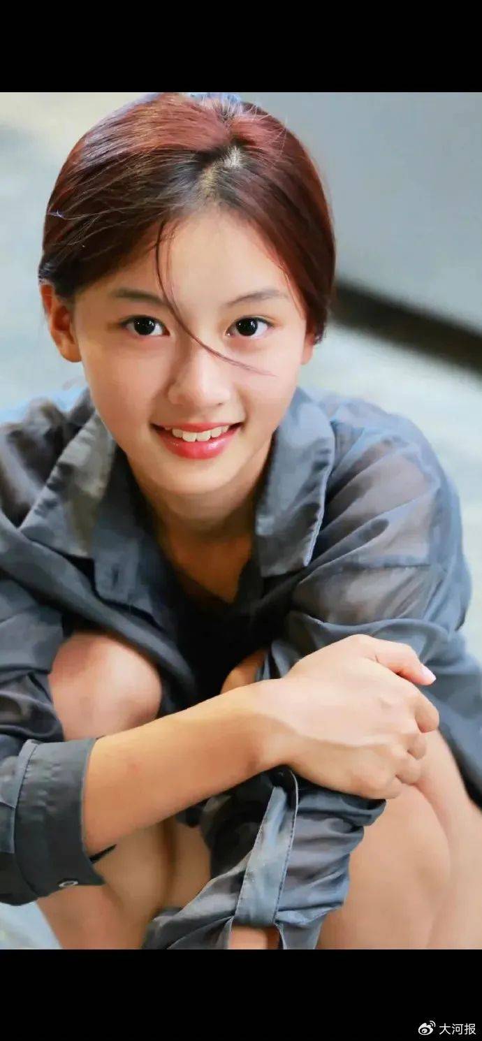 15岁女孩七七1分钟视频报价1万<strong></p>
<p>银行的投资理财</strong>，因神似张柏芝走红，七七妈妈曾称以学业为由拒绝于正邀约
