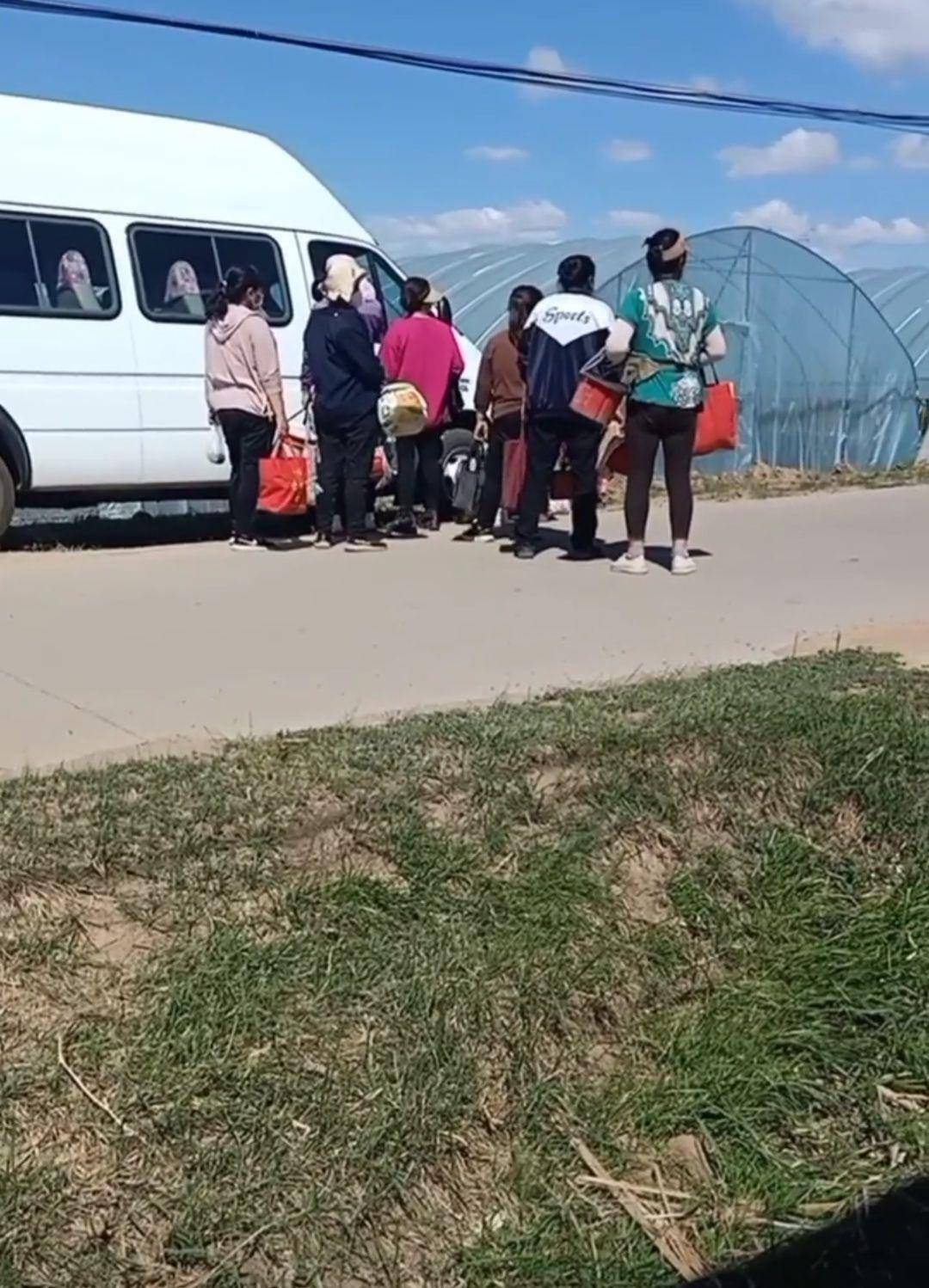 大同失联客车女司机亲属发声：她40多岁有一儿一女<strong></p>
<p>ptp理财</strong>，村民凌晨四点会坐她的车去干活