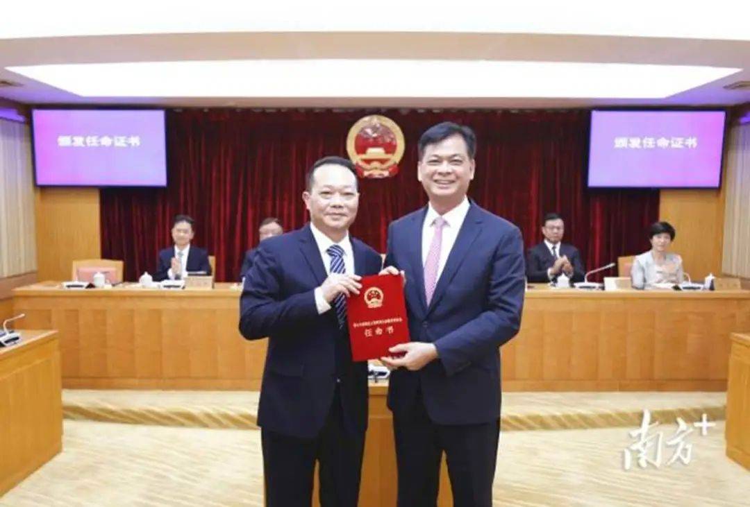 他出任南海区副区长<strong></p>
<p>泉州理财</strong>，长期供职公安系统