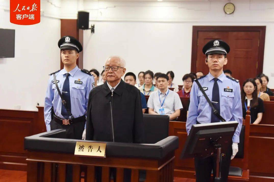 受贿8191万余元<strong></p>
<p>泉州理财</strong>，70岁副部级“老虎”杜梓一审被判15年