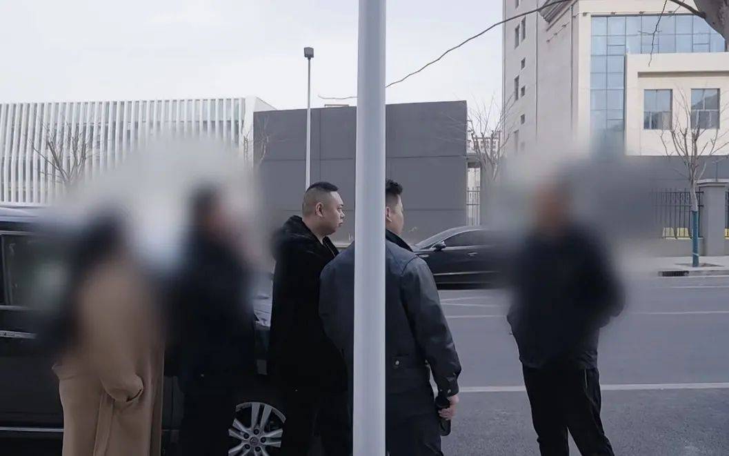 一天上千块<strong></p>
<p>理财低风险</strong>，弱势群体雇保镖壮胆