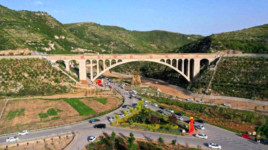 105.92米<strong></p>
<p>如何投资理财产品</strong>!邯郸“人造天河”成为世界上单跨最大石拱渡槽