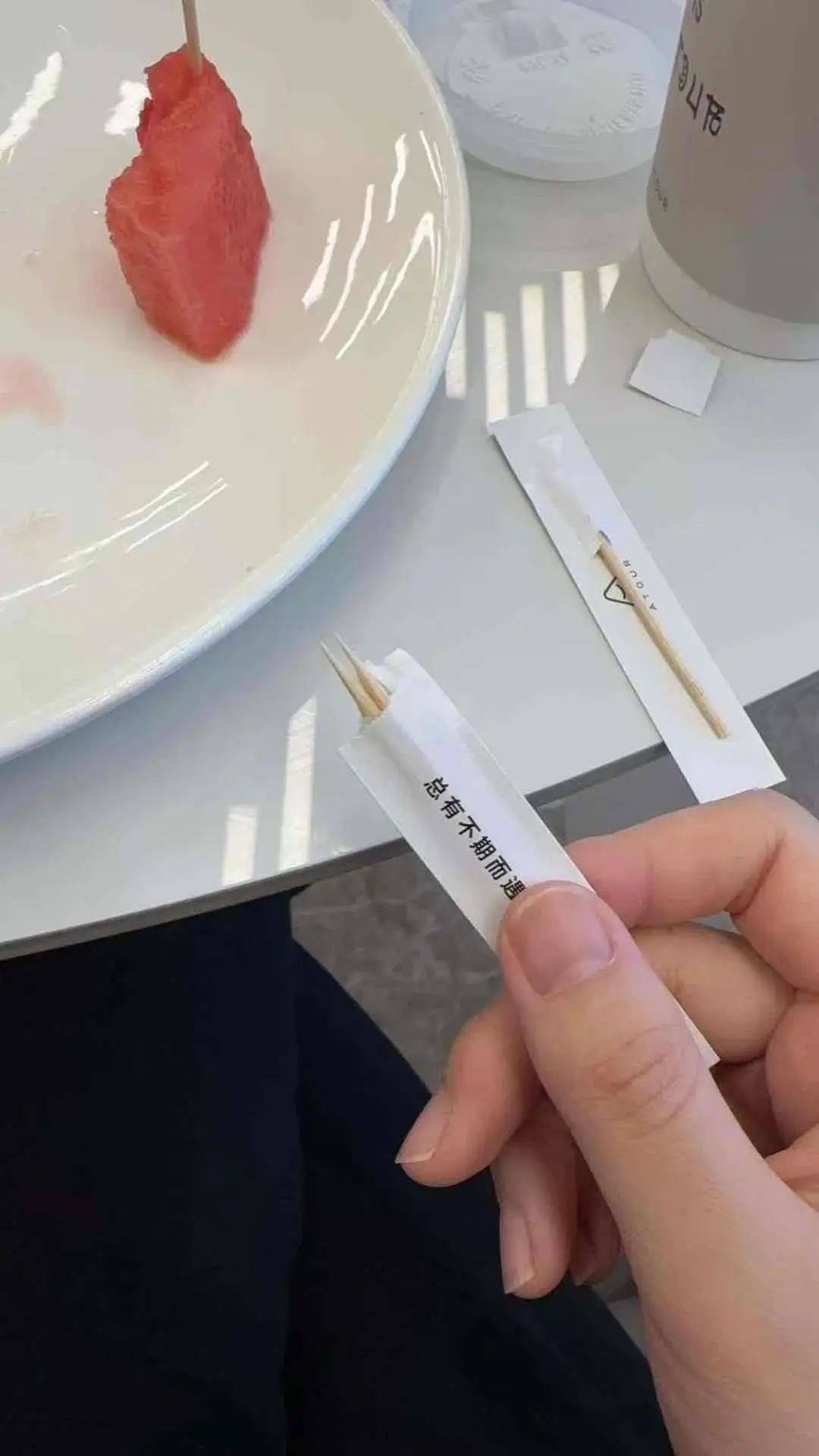 女子称在知名连锁酒店内用牙签<strong></p>
<p>如何投资理财产品</strong>，入口后猛然发现可能是别人用过的，店方回应