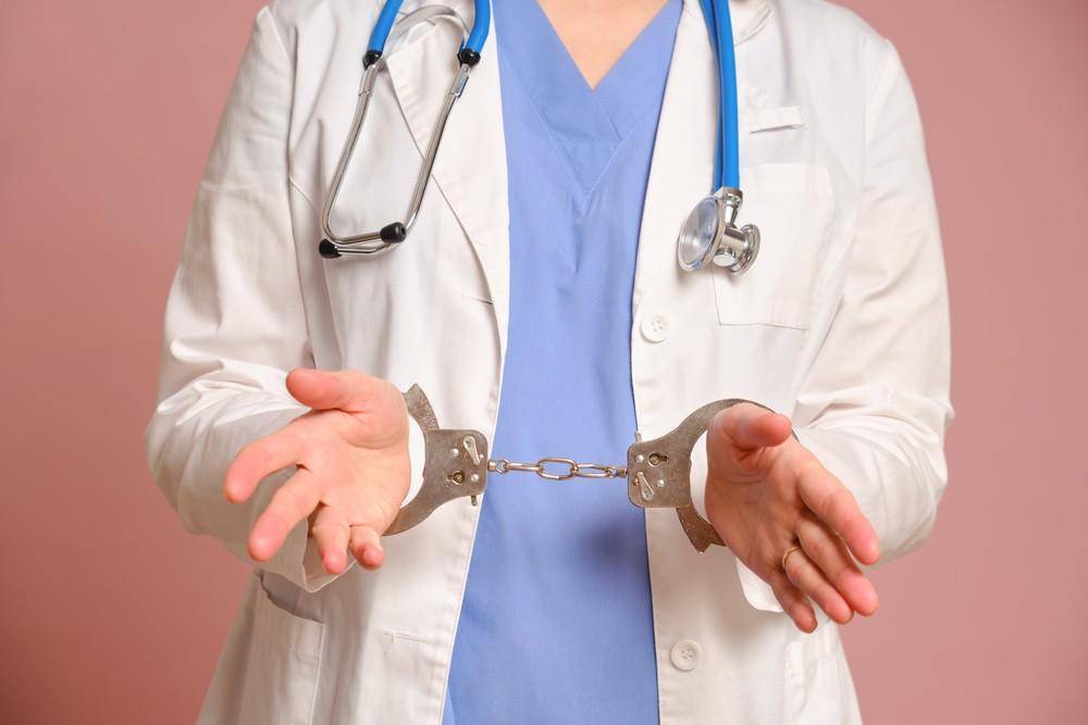 女护士获刑被开除<strong></p>
<p>p2p理财安全吗</strong>，被羁押后医院仍为她缴养老保险等共计14万元 一审判返还11万元
