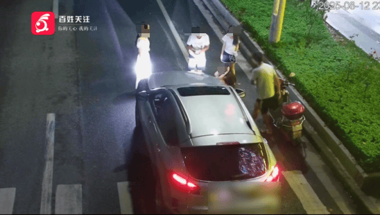 行人在斑马线上被SUV撞倒卷入车底<strong></p>
<p>p2p理财安全吗</strong>，司机：我以为他们会让我……