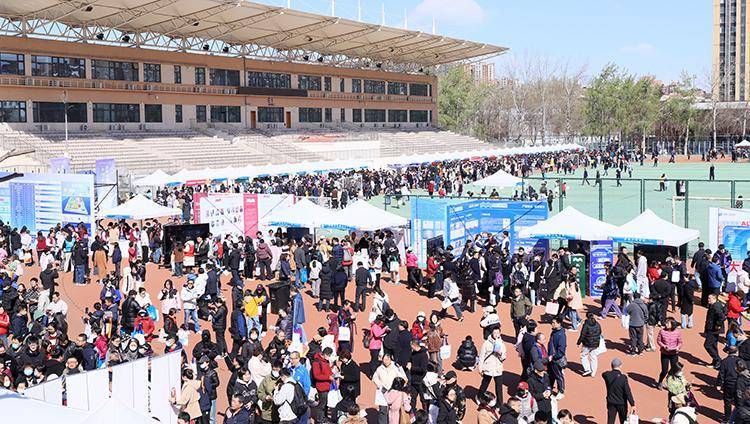 不少大学校园成“打卡地”<strong></p>
<p>p2p理财安全吗</strong>，高校如何界定“开放度”？