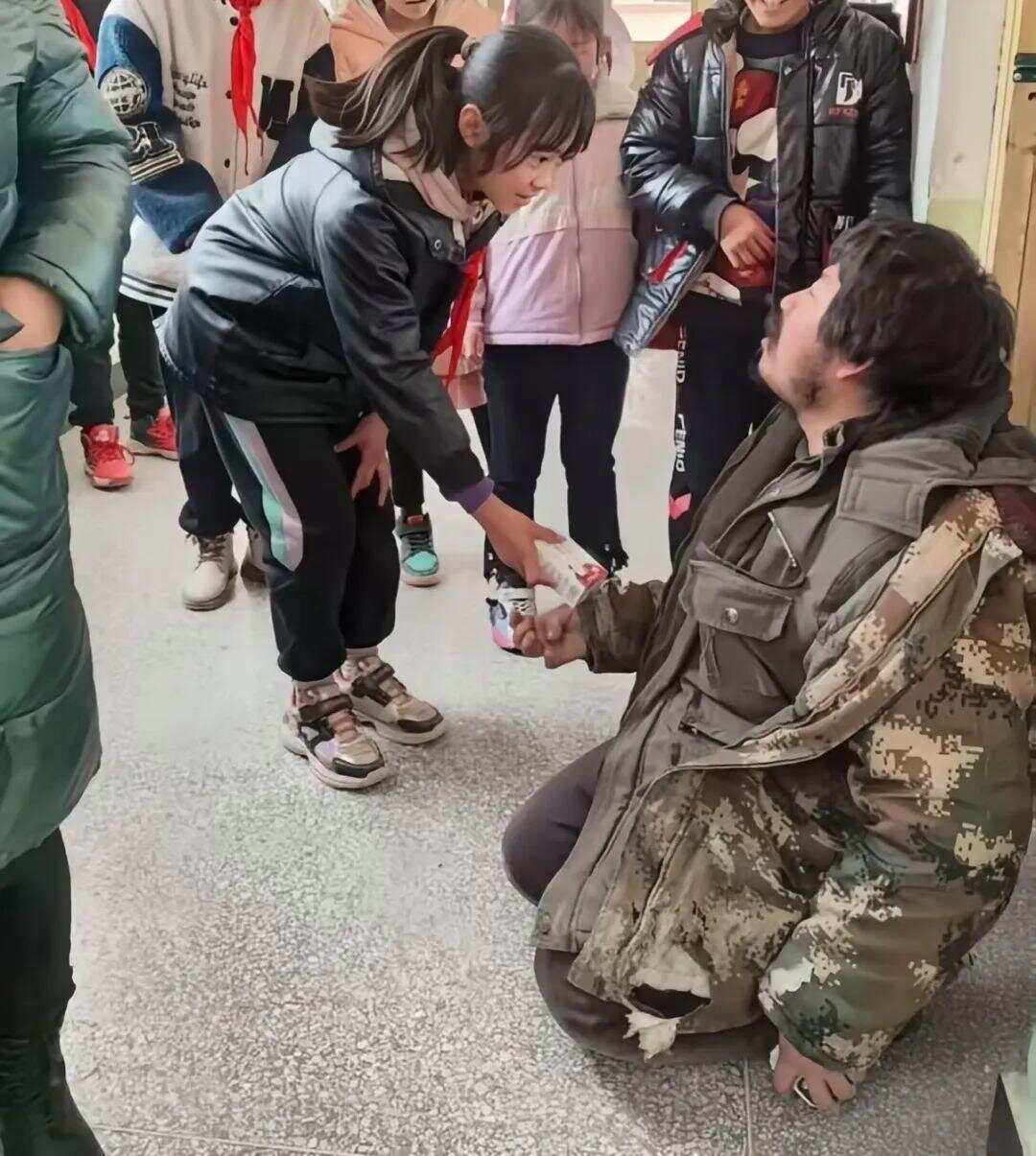 遗憾！受拾荒者资助感动全网女孩意外去世<strong></p>
<p>理财稳健</strong>，此前两人相见泪流满面感动全网