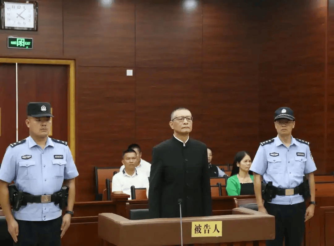 柳州市委书记：违建轻轨透支人民信任<strong></p>
<p>理财稳健</strong>，败坏党风政风，教训极其深刻