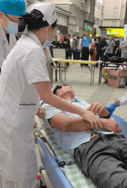 东莞一男子陪同家人就诊时突然倒地<strong></p>
<p>理财</strong>，护士“火眼金睛”抢回生机
