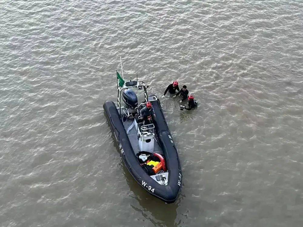 36岁内地男子靠“水下推进器”偷渡至澳门<strong></p>
<p>保本理财收益</strong>，被海关抓个正着，获刑4个月