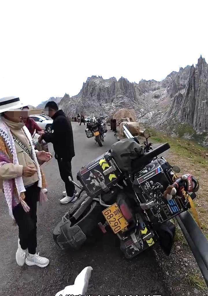 大妈私坐20万元摩托致车侧翻<strong></p>
<p>保本理财收益</strong>，赔1000元拉黑车主，4S店：修好约2万元