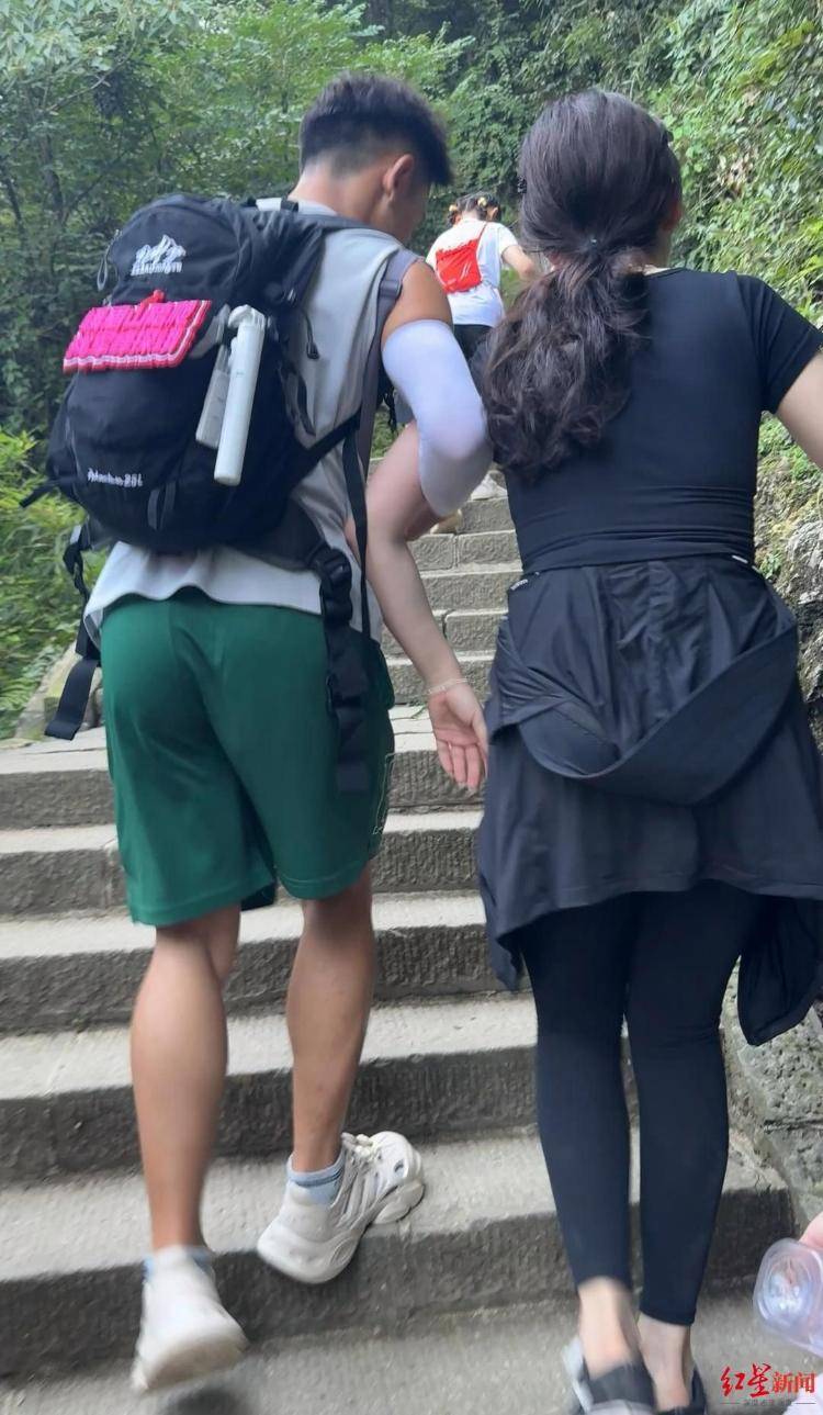 揭秘峨眉山陪爬团队：已陪爬千名游客九成为女性<strong></p>
<p>保本理财收益</strong>，不会主动拉背扛抱，主要保障安全