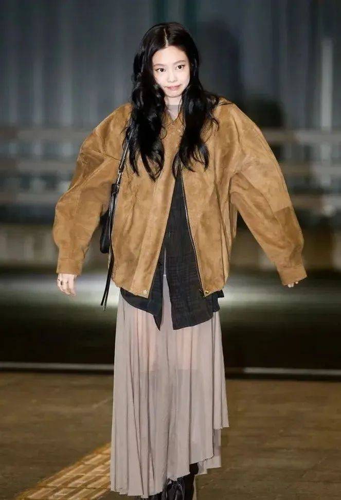 质感女人怎么都在穿这个颜色<strong></p>
<p>保本理财收益</strong>？