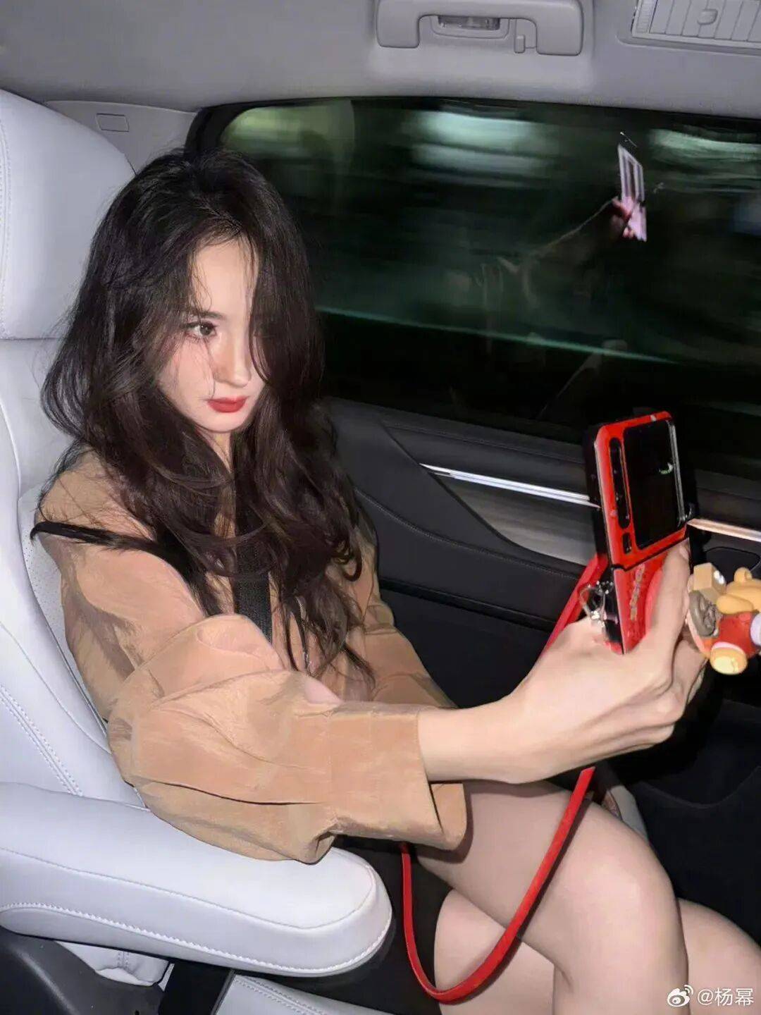 质感女人怎么都在穿这个颜色<strong></p>
<p>保本理财收益</strong>？