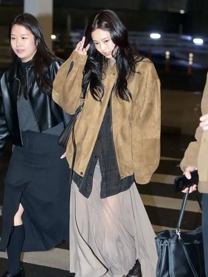 质感女人怎么都在穿这个颜色<strong></p>
<p>保本理财收益</strong>？