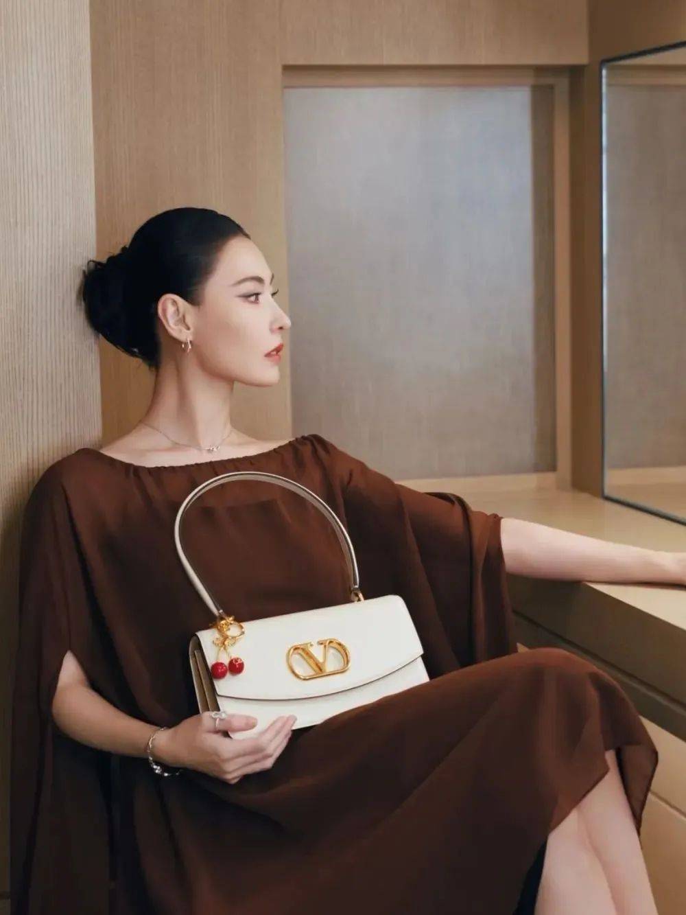 质感女人怎么都在穿这个颜色<strong></p>
<p>保本理财收益</strong>？