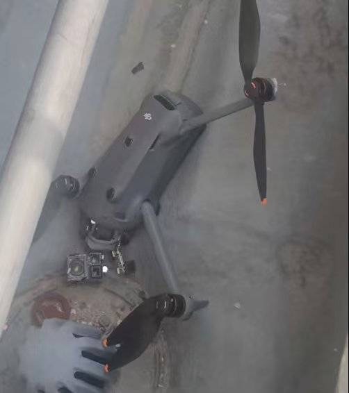 上海3人违规飞无人机将陆家嘴高楼防水层砸出坑<strong></p>
<p>微众银行理财</strong>！类案曾曝光