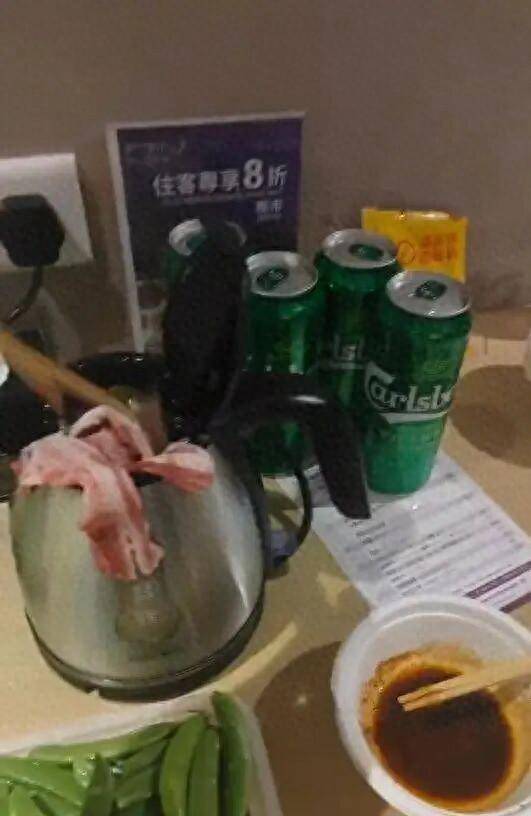 男子在澳门某酒店用水壶煮火锅<strong></p>
<p>优储理财</strong>，负责人：会警告，若损坏需照价赔偿