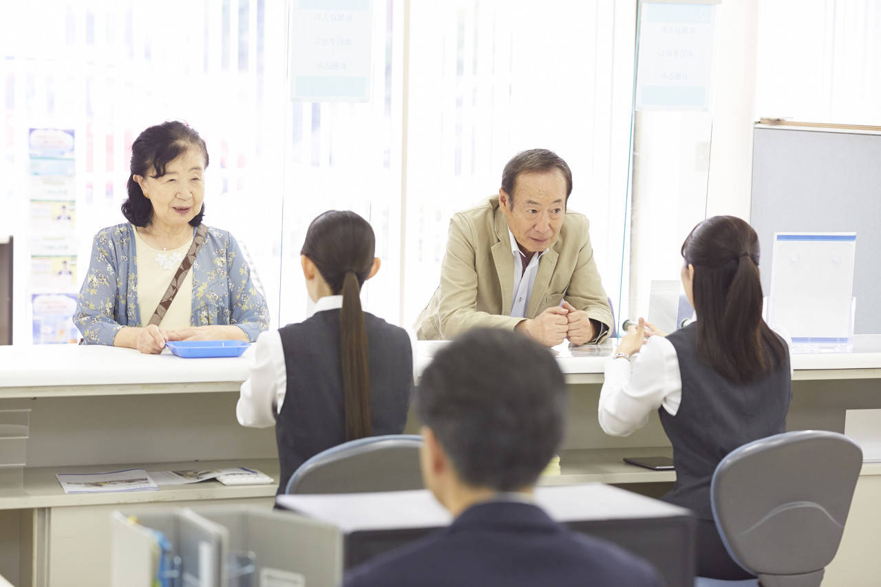 退休后<strong></p>
<p>优储理财</strong>，他们重新开始上班：“工资不高，图个开心”