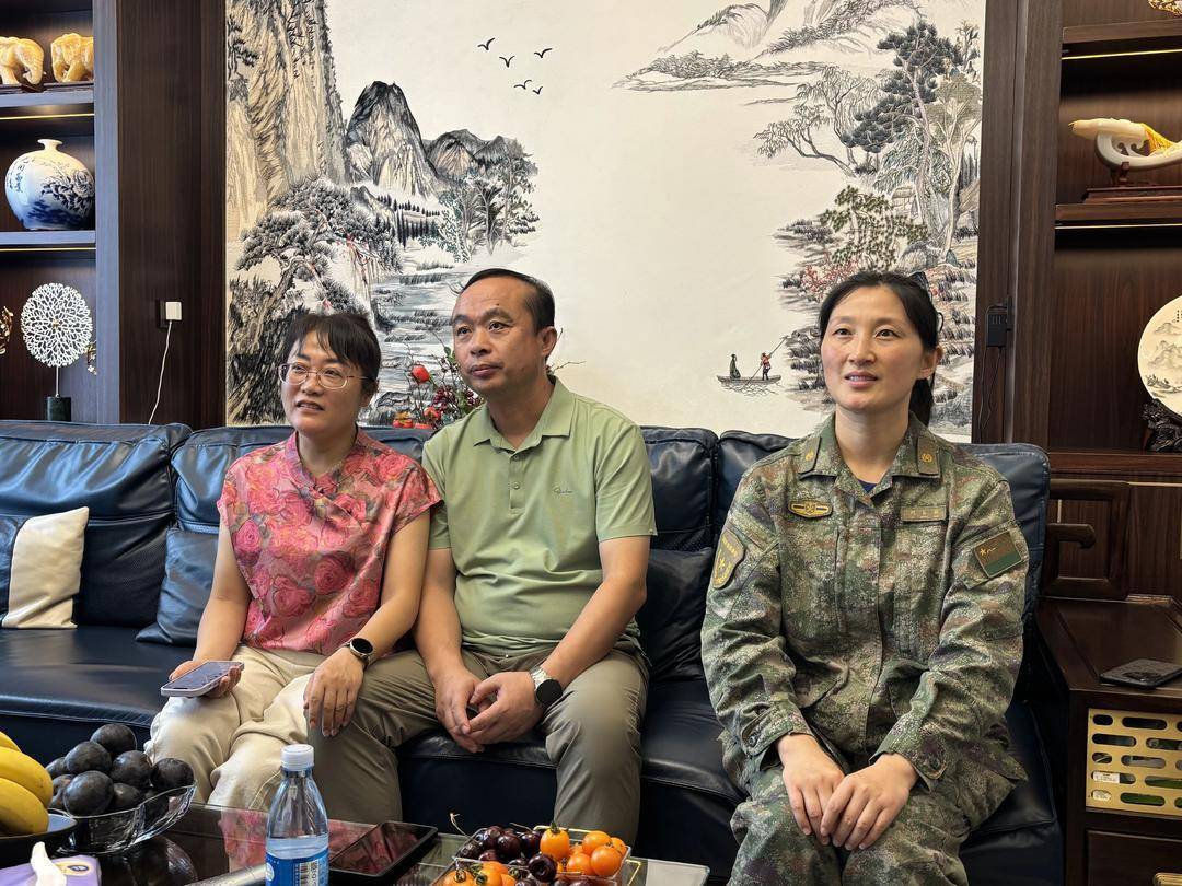抗战胜利80周年大阅兵民兵方阵<strong></p>
<p>理财产品推销</strong>，有两名女生来自无锡地区