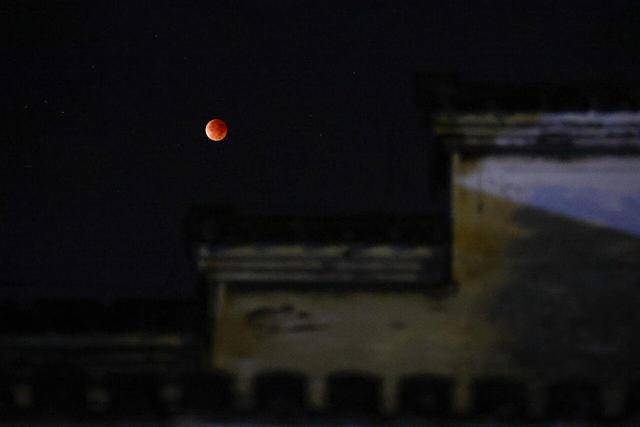 刷屏朋友圈<strong></p>
<p>零钱包理财</strong>!“红月亮”高清大图来了