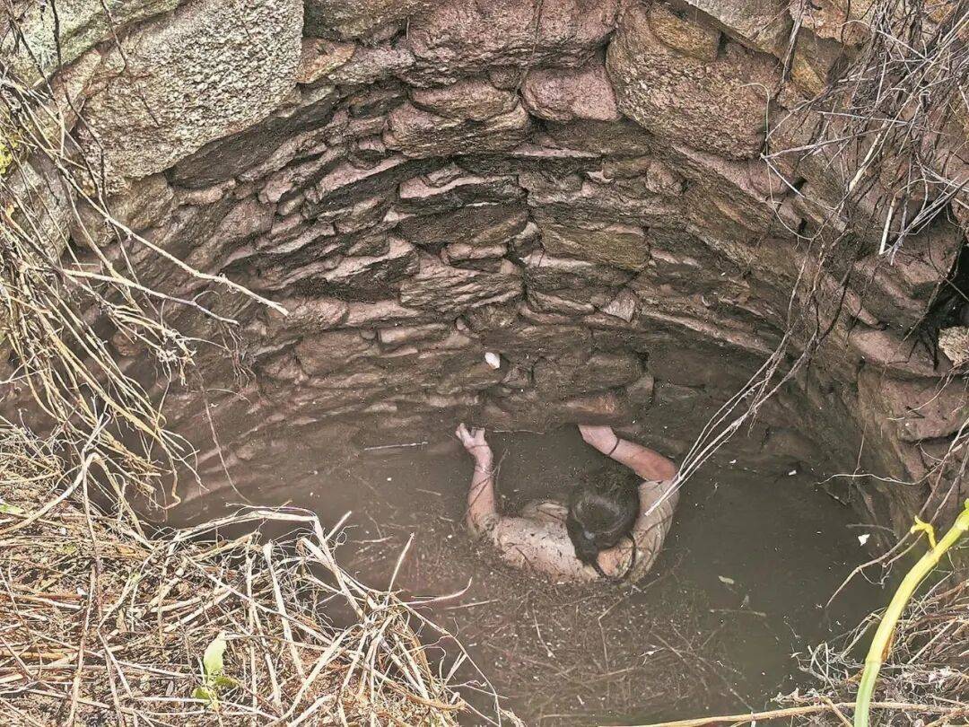 泉州坠井女子“54小时噩梦”:几条蛇爬身上<strong></p>
<p>成都理财</strong>,双侧肋骨骨折!绝望时靠一个信念坚持活下来……