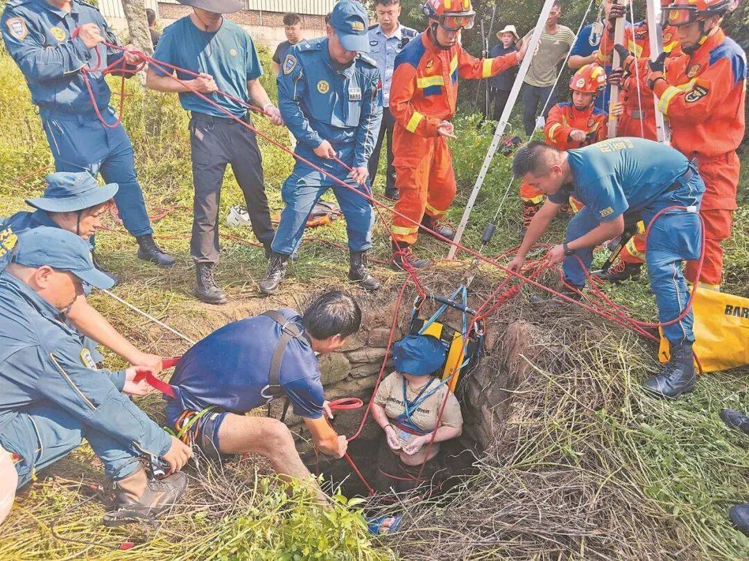 泉州坠井女子“54小时噩梦”:几条蛇爬身上<strong></p>
<p>成都理财</strong>,双侧肋骨骨折!绝望时靠一个信念坚持活下来……