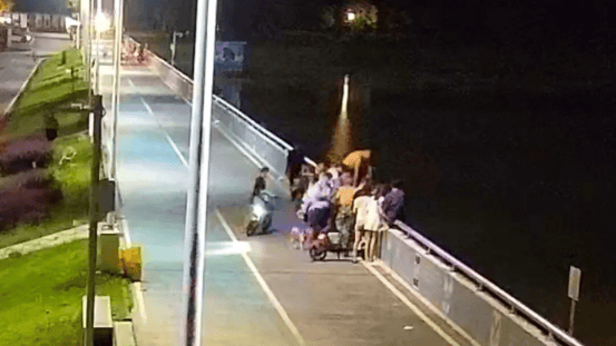 东莞一女子凌晨沉入漆黑水库<strong></p>
<p>成都理财</strong>,民警第二跳让人揪心……