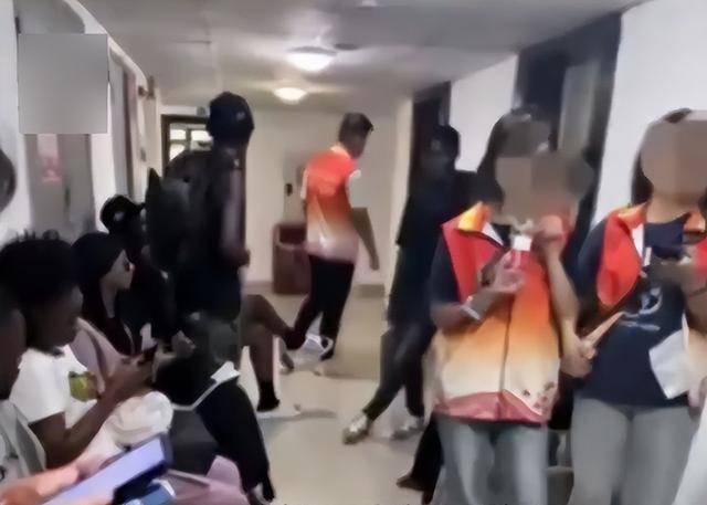 多名男留学生混住在女生宿舍楼:安全感碎<strong></p>
<p>成都理财</strong>了一地