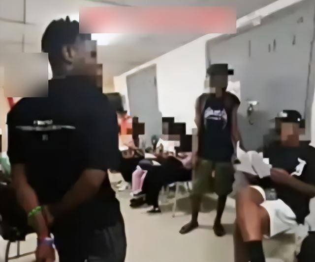 多名男留学生混住在女生宿舍楼:安全感碎<strong></p>
<p>成都理财</strong>了一地